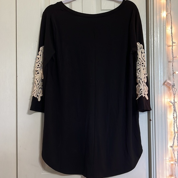 Zenana Women's V Neck 3/4 Sleeve Rounded Hem Rayon Top Lace Patch Sleeve - Picture 4 of 4